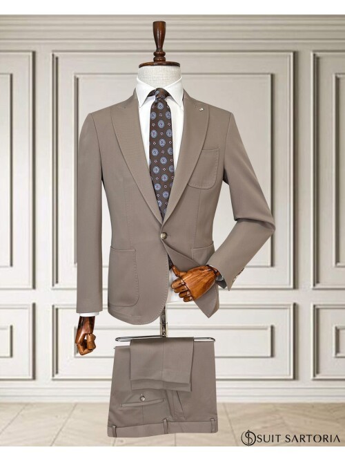 Light Brown Peak Lapel Men’s Suit with Patch Pockets