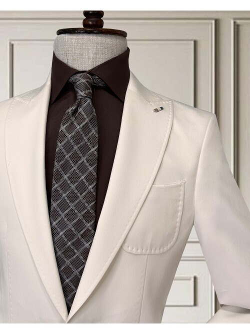 White Peak Lapel Men’s Suit with Patch Pockets