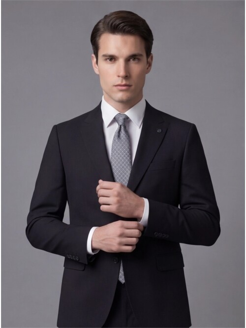 Siyah Sivri Yaka İki Düğmeli Slim Fit Takım Elbise