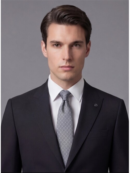 Siyah Sivri Yaka İki Düğmeli Slim Fit Takım Elbise