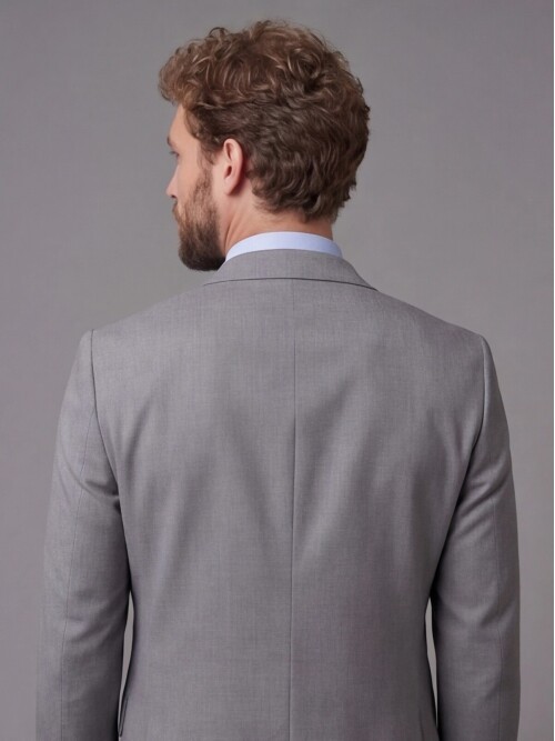 Açık Gri Sivri Yaka Çift Düğmeli Slim Fit Yelekli Takım Elbise