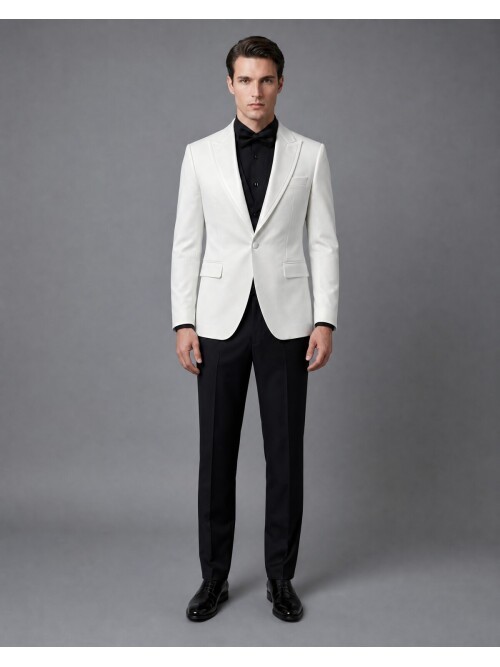 White Grooms Suit with Sharp-Pointed Lapels