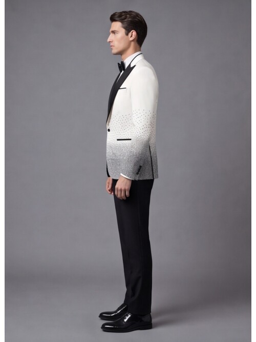 White Single-Button Grooms Suit with Peak Lapel and Stone Embellishment