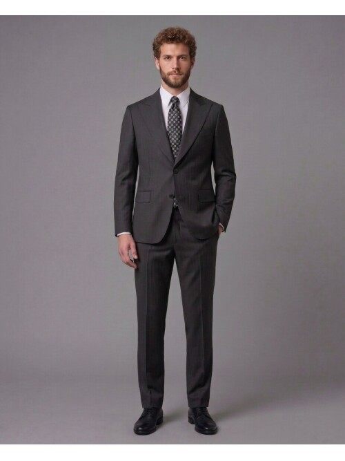 Siyah Çizgili Yünlü Sivri Yaka Comfort Fit Takım Elbise