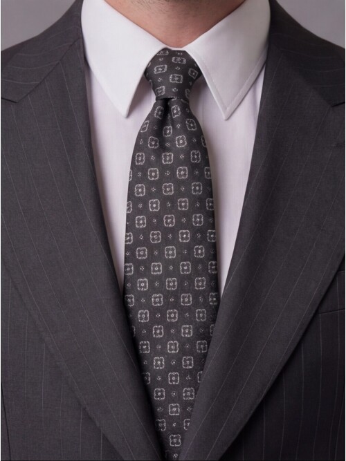 Siyah Çizgili Yünlü Sivri Yaka Comfort Fit Takım Elbise