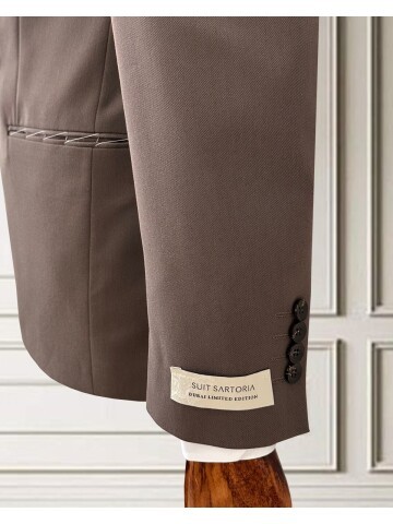Light Brown Peak Lapel Double Breasted Men’s Suit