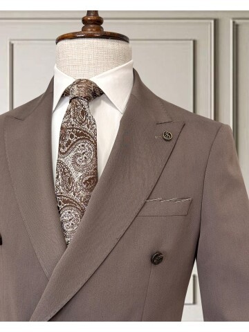 Light Brown Peak Lapel Double Breasted Men’s Suit