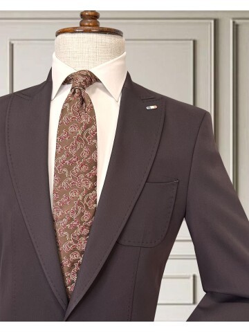 Brown Peak Lapel Men’s Suit with Patch Pockets
