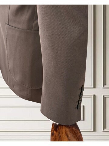 Light Brown Peak Lapel Men’s Suit with Patch Pockets