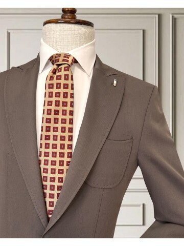 Light Brown Peak Lapel Men’s Suit with Patch Pockets