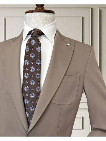 Light Brown Peak Lapel Men’s Suit with Patch Pockets