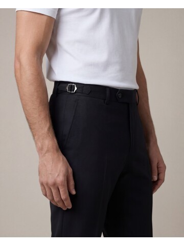 Siyah Mono Yaka İki Düğmeli Takım Elbise