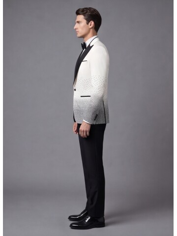 White Single-Button Grooms Suit with Peak Lapel and Stone Embellishment