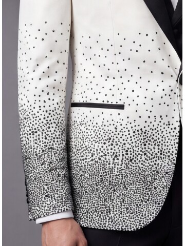 White Single-Button Grooms Suit with Peak Lapel and Stone Embellishment