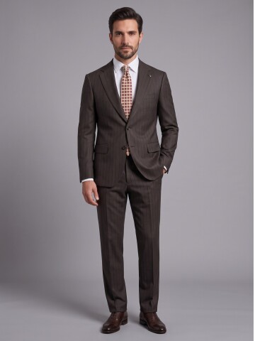 Çizgili Koyu Kahverengi Mono Yaka Comfort Fit 2 Düğme Takım Elbise