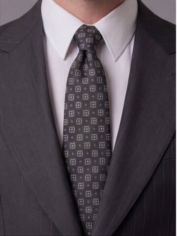 Siyah Çizgili Yünlü Sivri Yaka Comfort Fit Takım Elbise