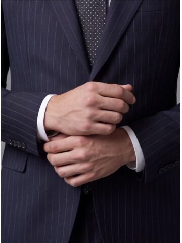 Siyah Çizgili Yünlü Sivri Yaka Regular Fit Takım Elbise